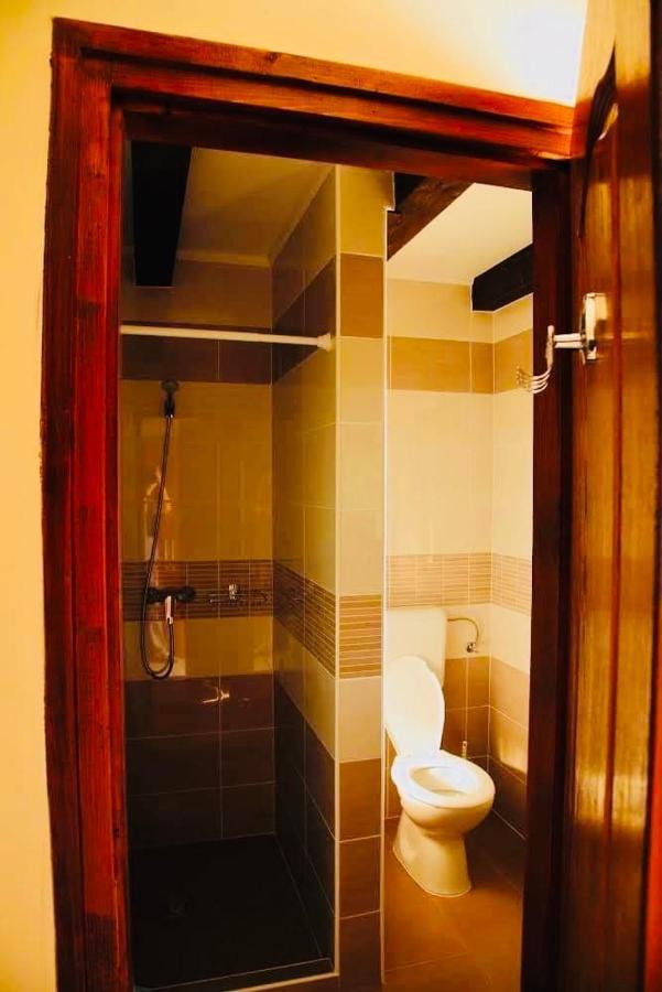 Viktor Vendeghaz Es Apartmanhaz Baktaloranthaza المظهر الخارجي الصورة